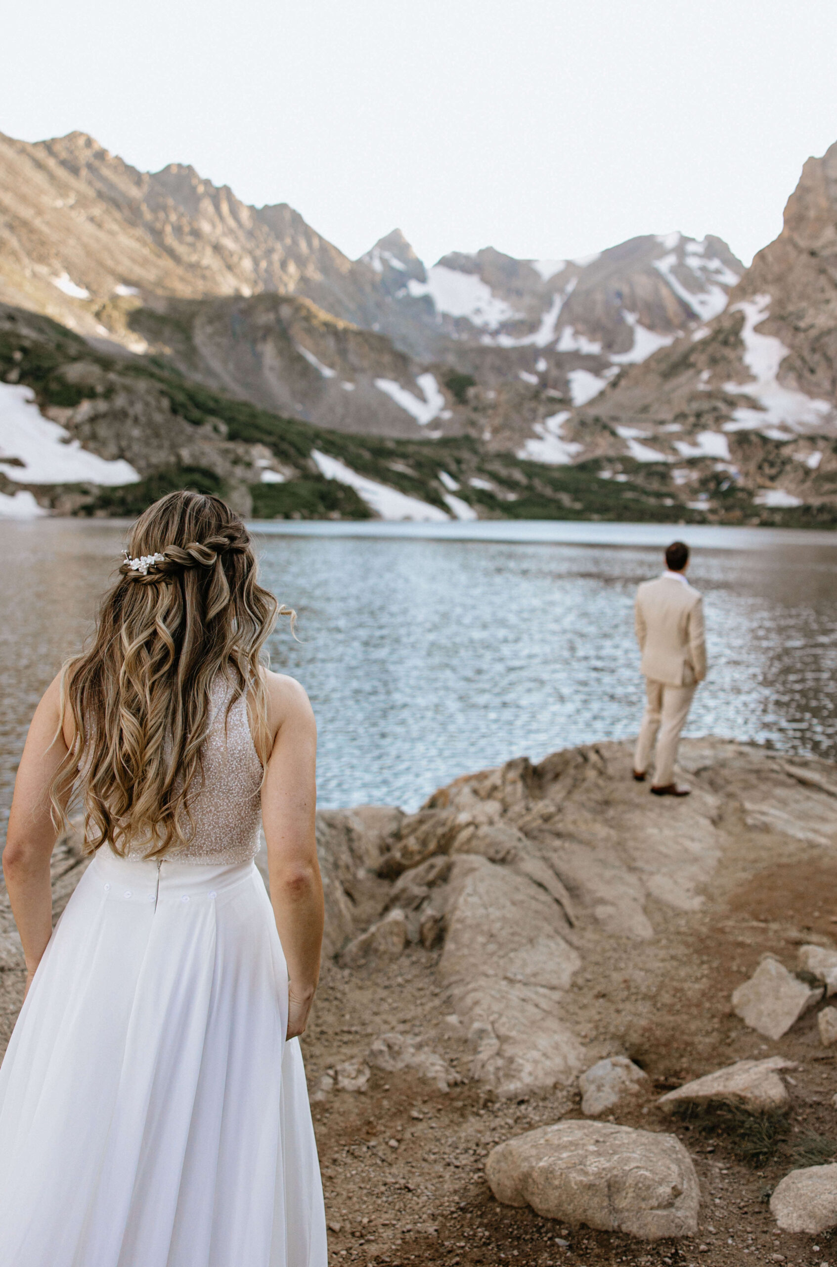 couple at Lake Isabelle elopement