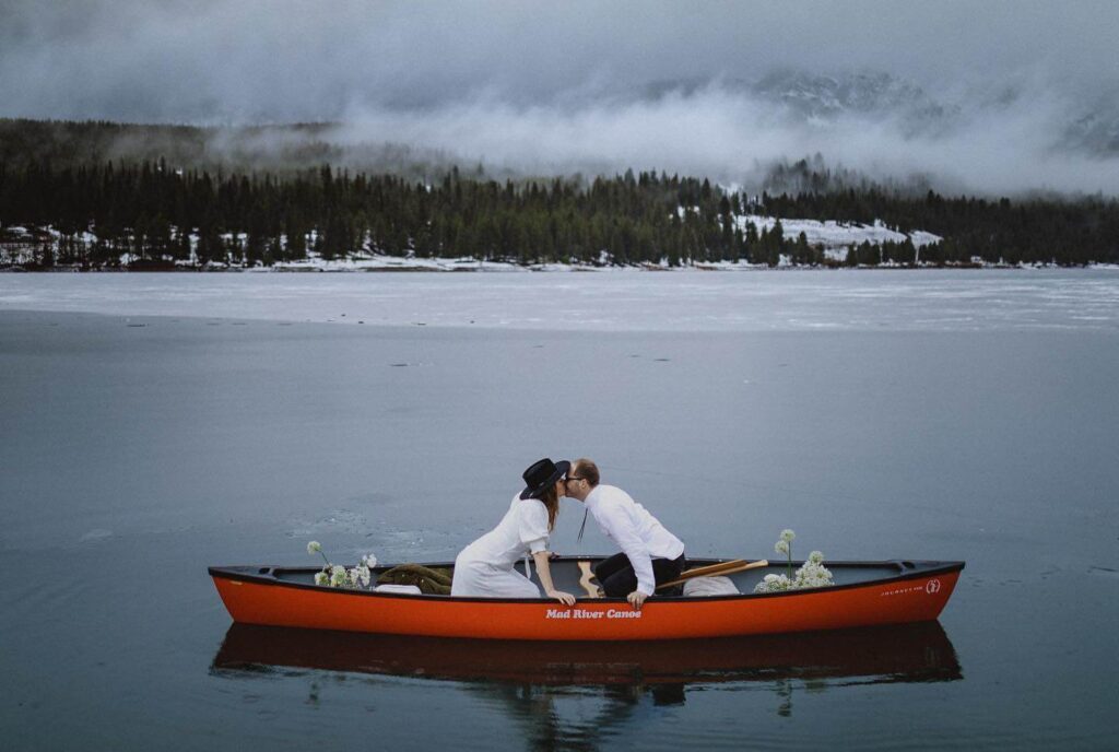 couple in kayak eloping in Montana