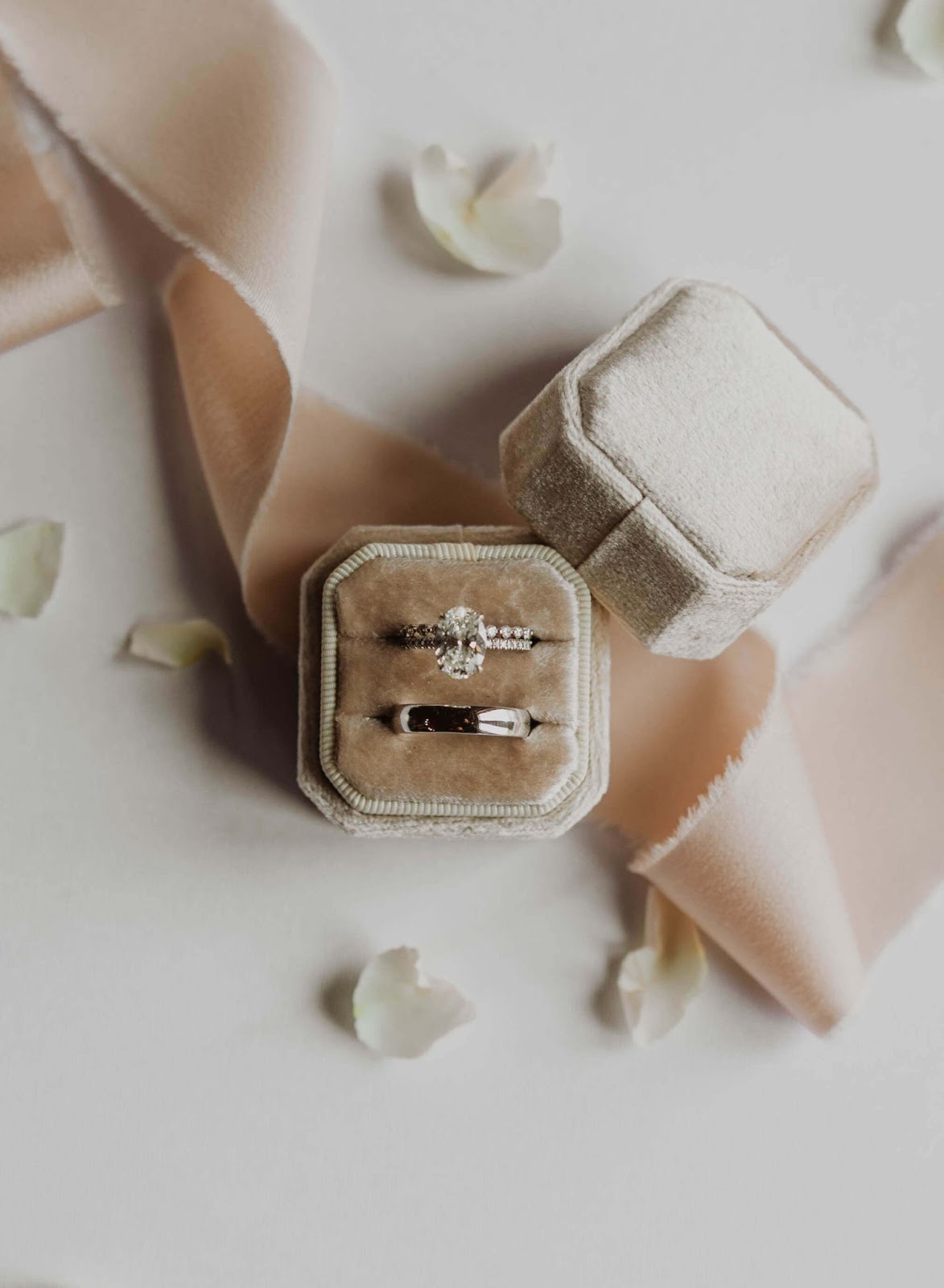 Box with bride and groom's wedding rings