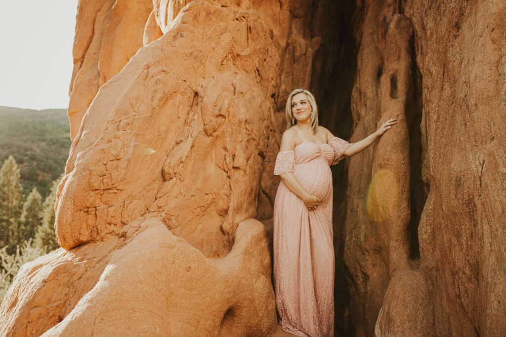 Pregnant mom posing for maternity photos at Garden of the Gods