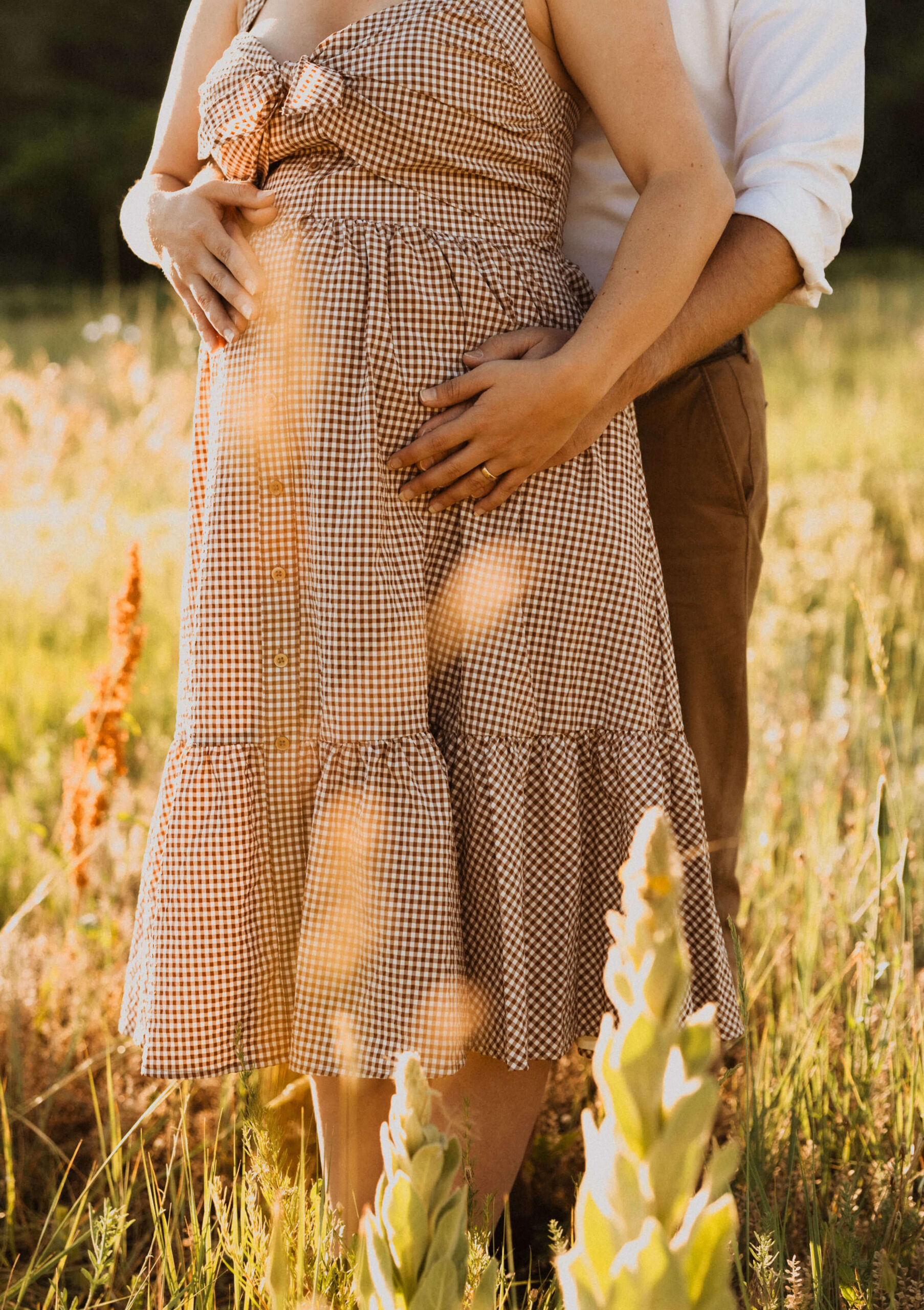 man with pregnant woman posing for maternity photos in Kansas City